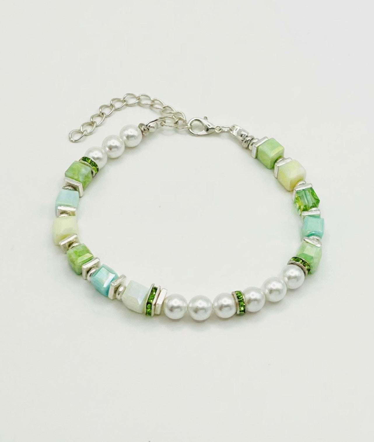 Green & White Natural Stone Bracelet – Silver Plated Clasp