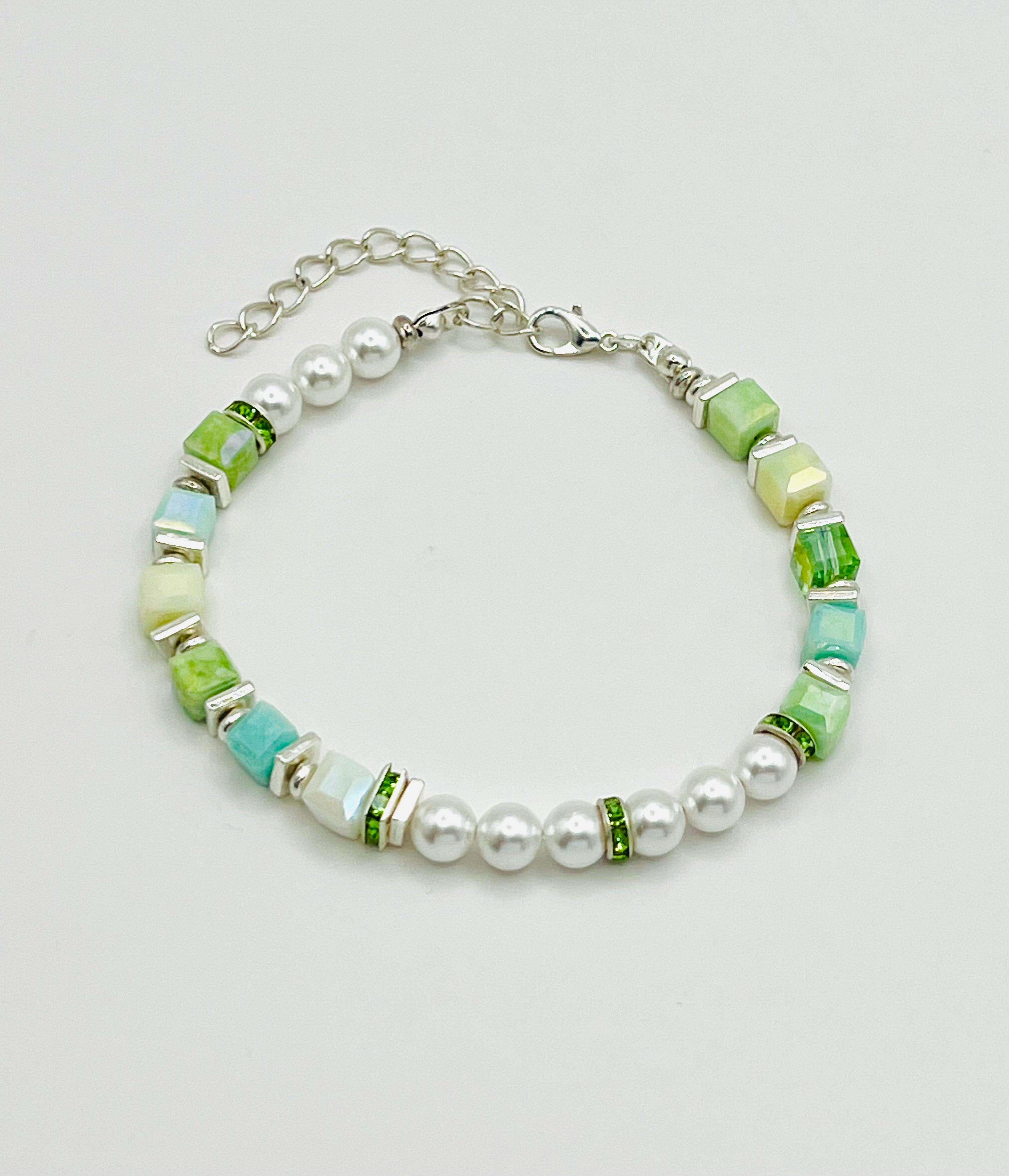 Green & White Natural Stone Bracelet – Silver Plated Clasp