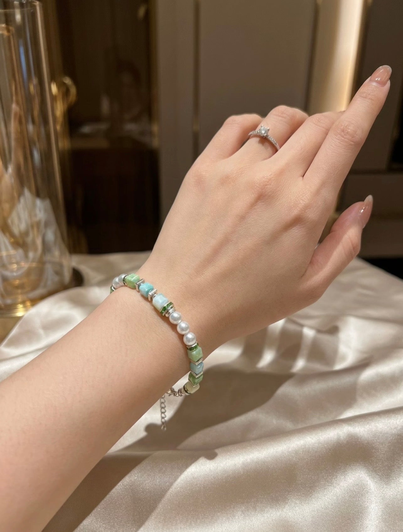 Green & White Natural Stone Bracelet – Silver Plated Clasp