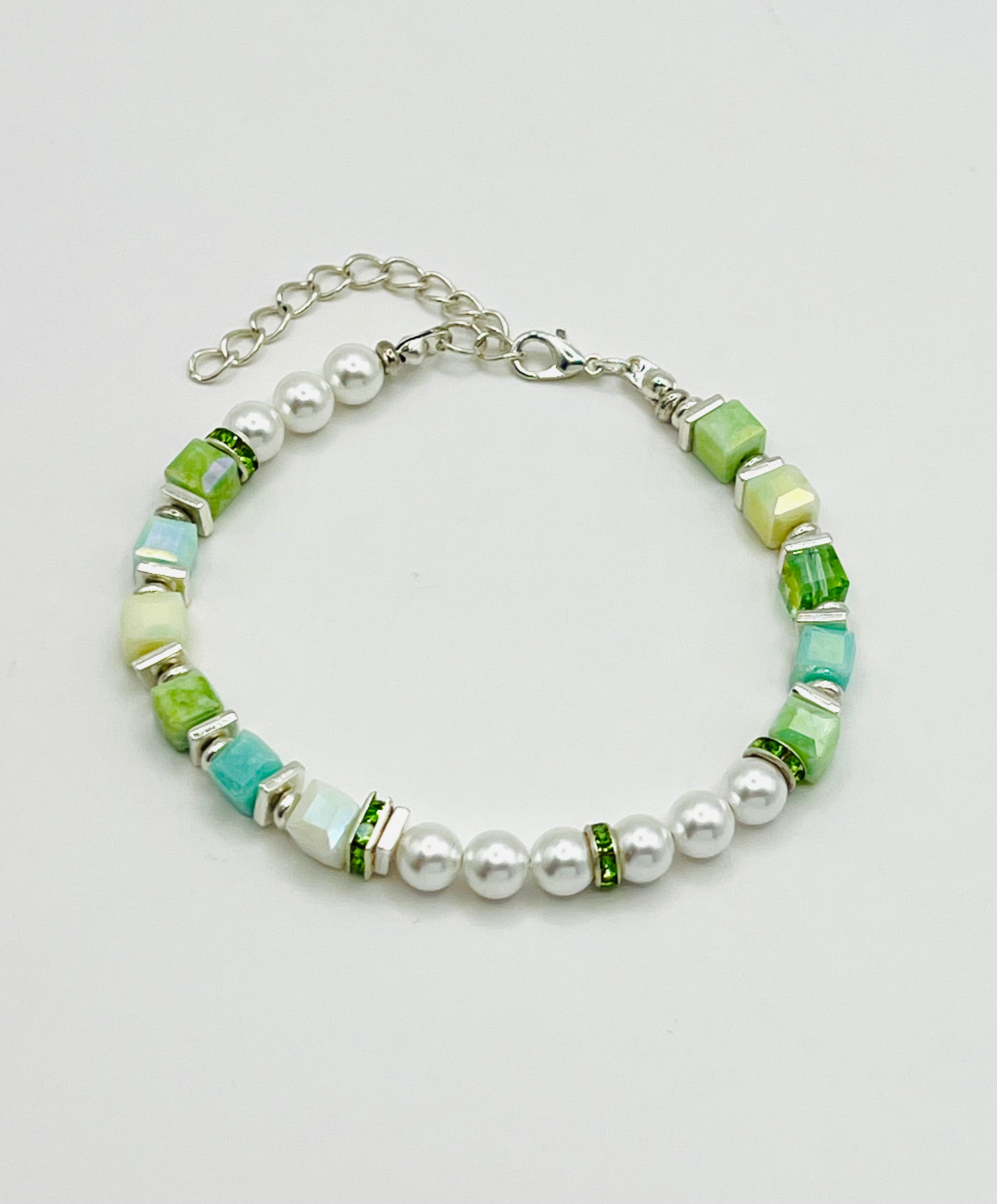 Green & White Natural Stone Bracelet – Silver Plated Clasp